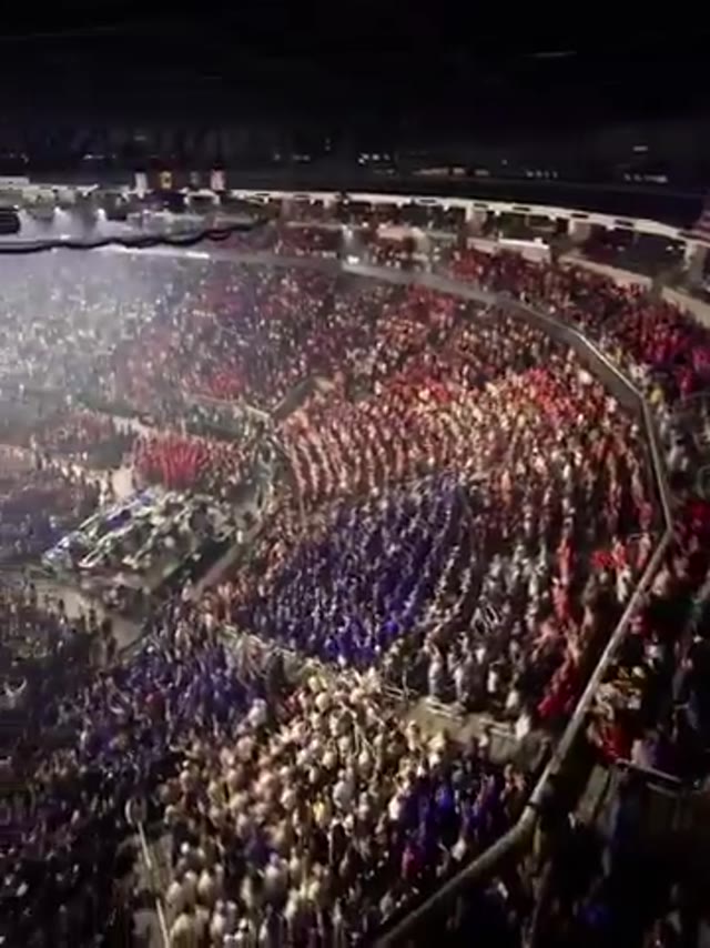 Over 100,000 young people gathered in stadium for worship — Biggest youth revival in American history