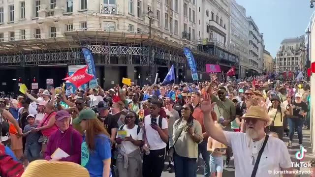 Thousands of Christians march for Jesus in London — Revival incoming