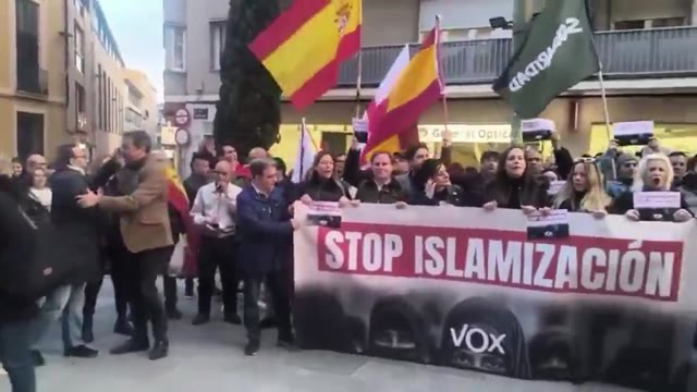 Espagne : « Stop à l'islam, nos filles ont peur ! » — @CaseyKrol