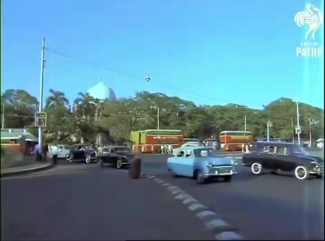 Images d'archive de Bombay remployées avec un narratif politique — clip @info_maiden