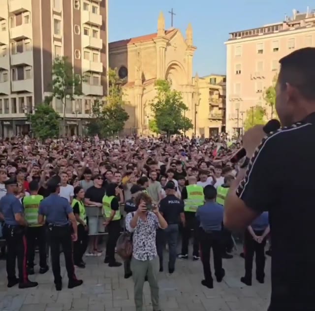 Italie : patriotes et général Vannacci scandent « Italy for Italians » et « remigration » — @CaseyKrol