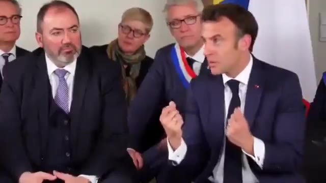 « Tout n'a pas encore été détruit » : clip Macron (Vendôme, 25 avril 2023) ressorti par @Resistance_SM — la phrase, le cadrage