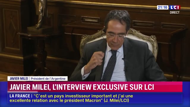 « Elle est en train de couler » : @SirAfuera recolle cinq phrases de Milei — le bandeau LCI cite Trump