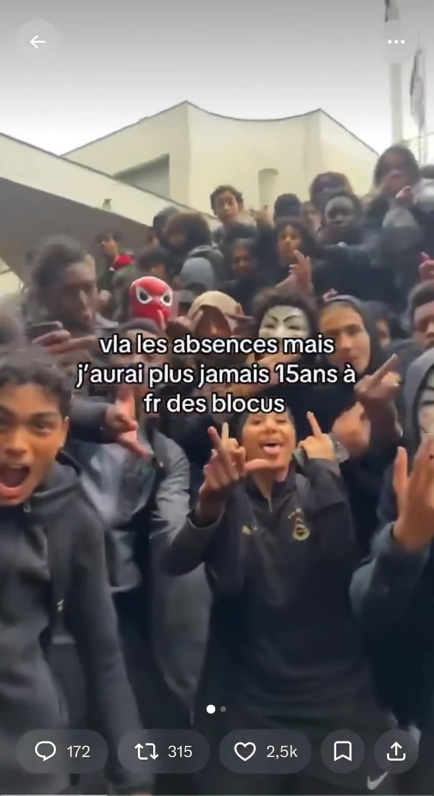 « Au milieu de ces racailles » : le même blocus que le clip PISA, l'insulte en plus