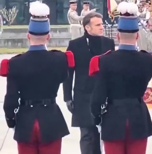 « Le palais devient un cirque » : le montage Macron d'@DrEliDavid