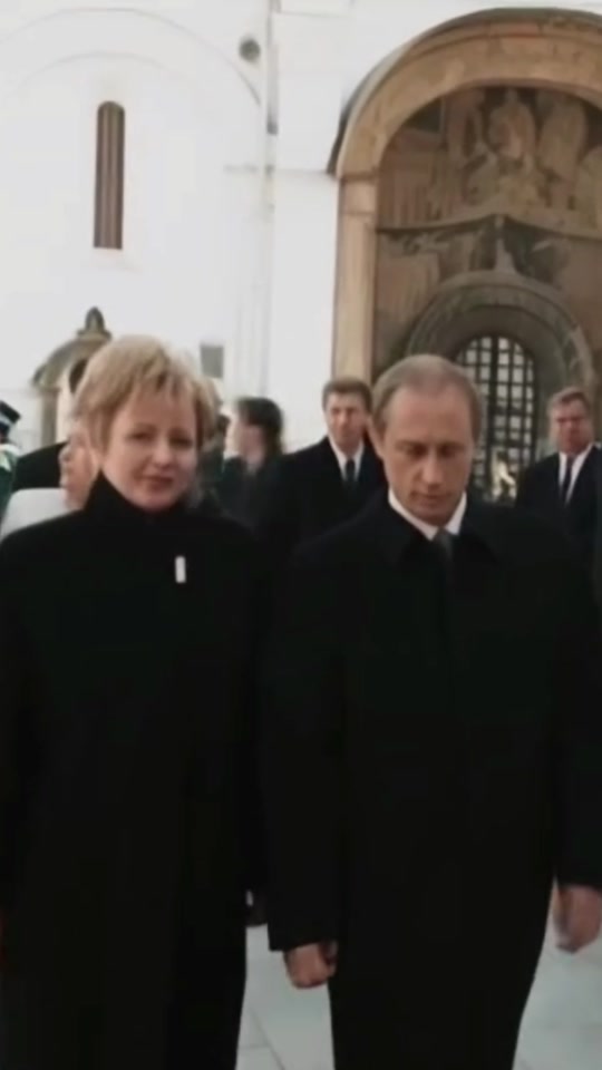 « Un dîner rare » qui n'a jamais eu lieu — Poutine, Lyudmila et la vidéo entièrement synthétique