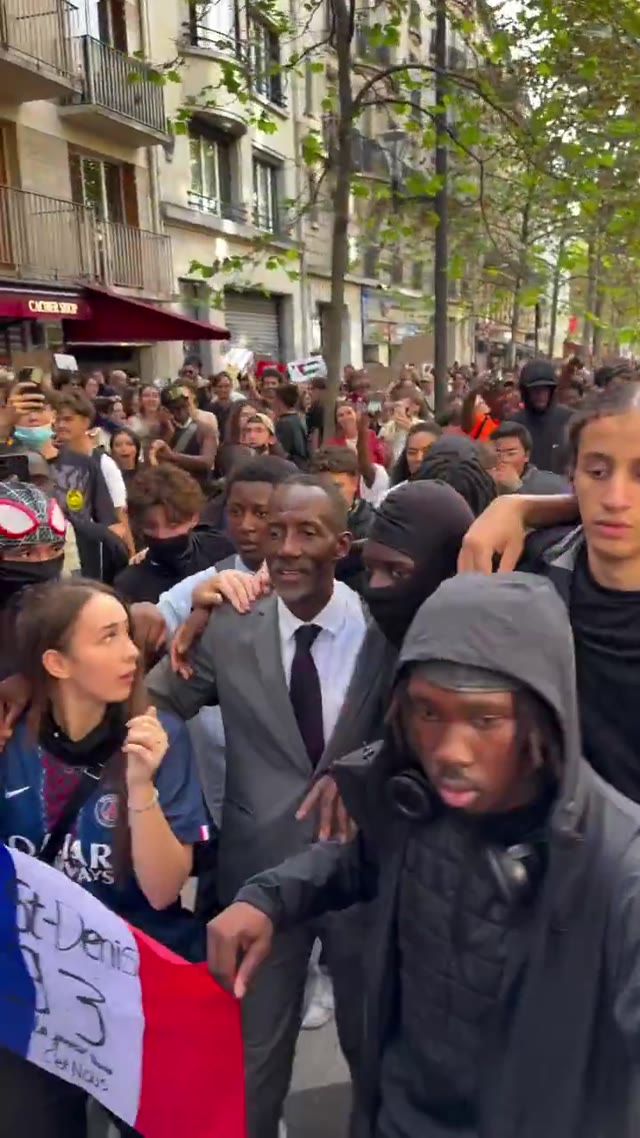 « French people » : le fichier porte le drapeau